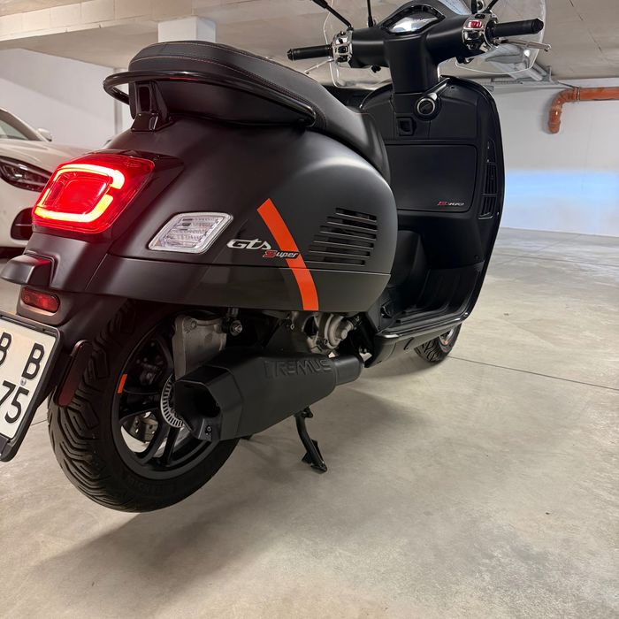 Скутер Vespa 300 GTS