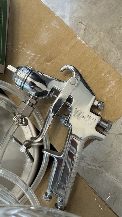 Pistol de vopsit cu rezervor Vevor nou