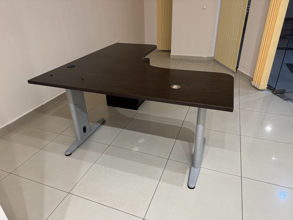 Офис бюро ъглово масивно