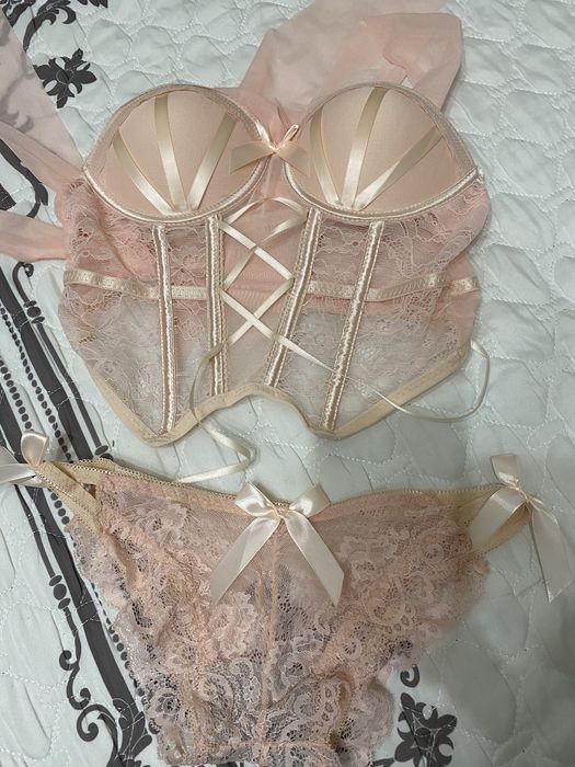 Продам очень нежный комплект нижнего белья