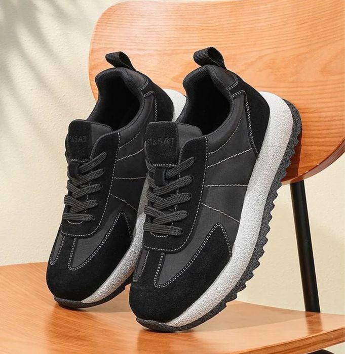 Продам кроссовки женские