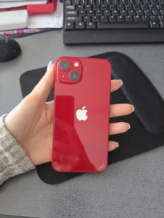 iPhone 13 rosu ediție limitată