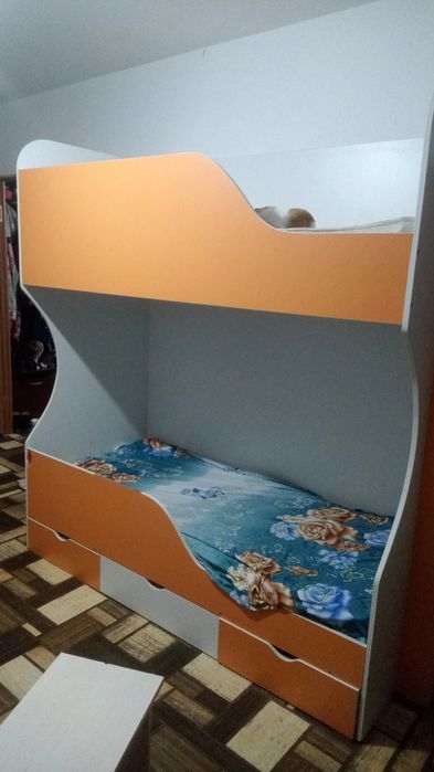 Двухъярусная кровать