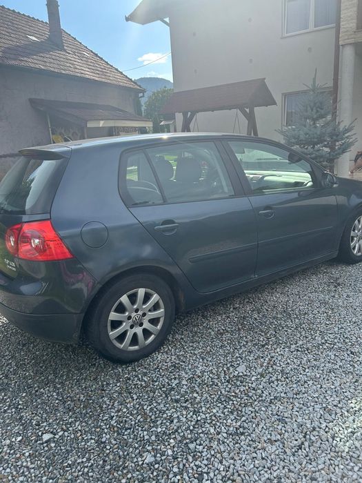 autoturism vw golf 5