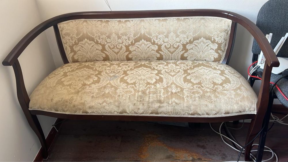 Продается кушетка