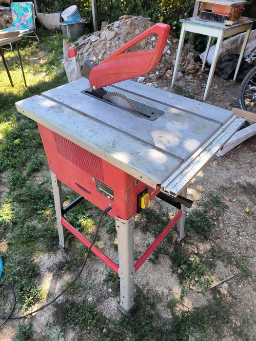 Fierastrau circular stationar cu masă