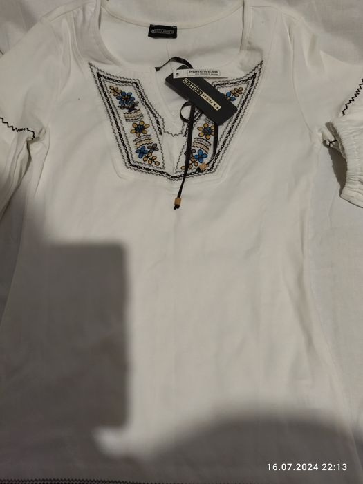 Кофта с вышивкой