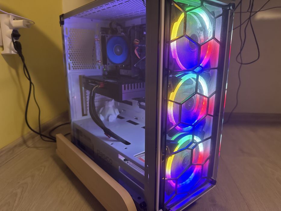 Продавам гейминг компютър