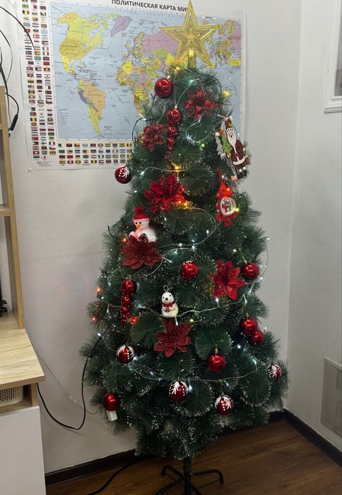 Новогодняя Елка высота 150 метров