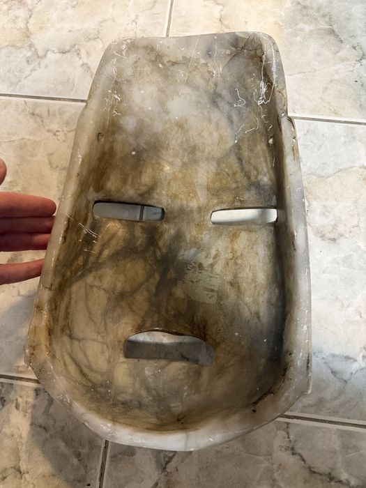 Декоративна масивна маска