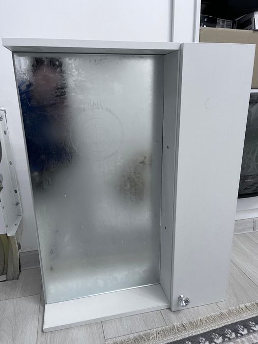 Шкафчик с зеркалом для ванны