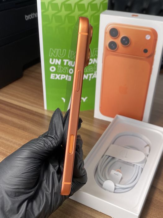 iPhone 17 Pro Max • 256 GB • Cosmic Orange