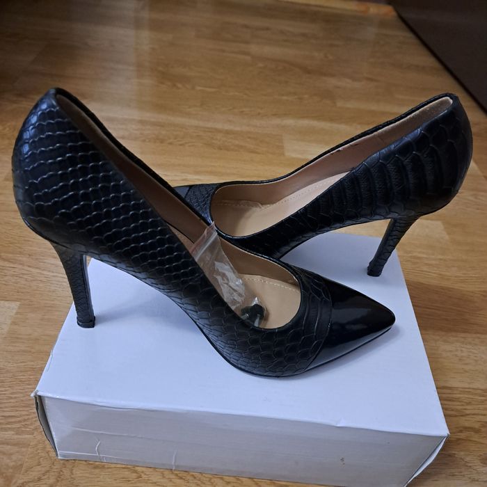 Pantofi negri cu toc