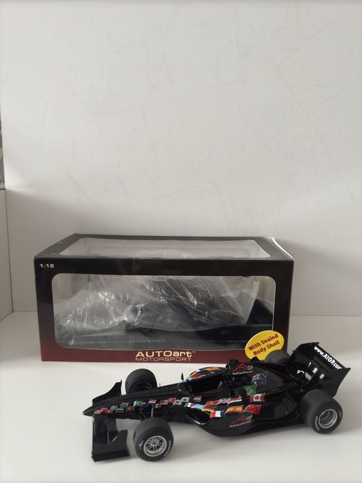 1/18 масштаб ( AUTOart )