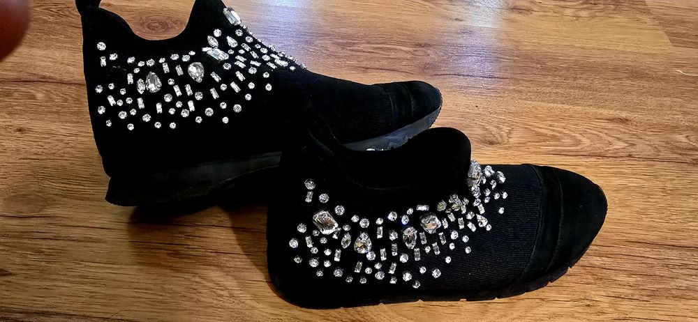 Дамски сникърси , естествена кожа с камъни / звезди