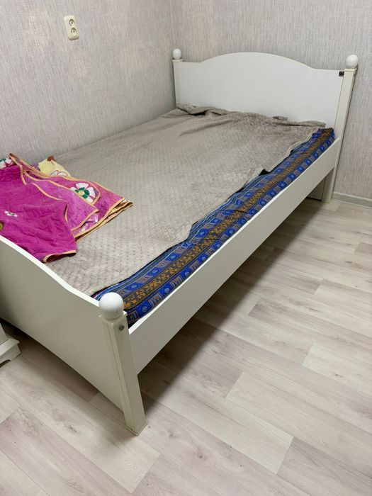 Продаю кровать белую