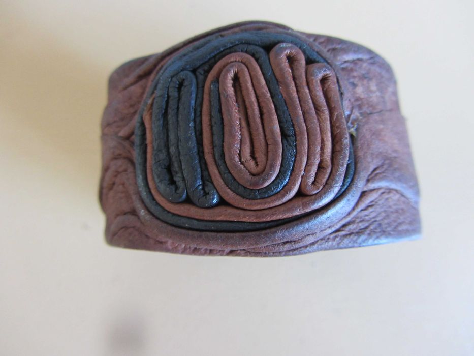 Дамска кожена гривна авторска естествена кожа