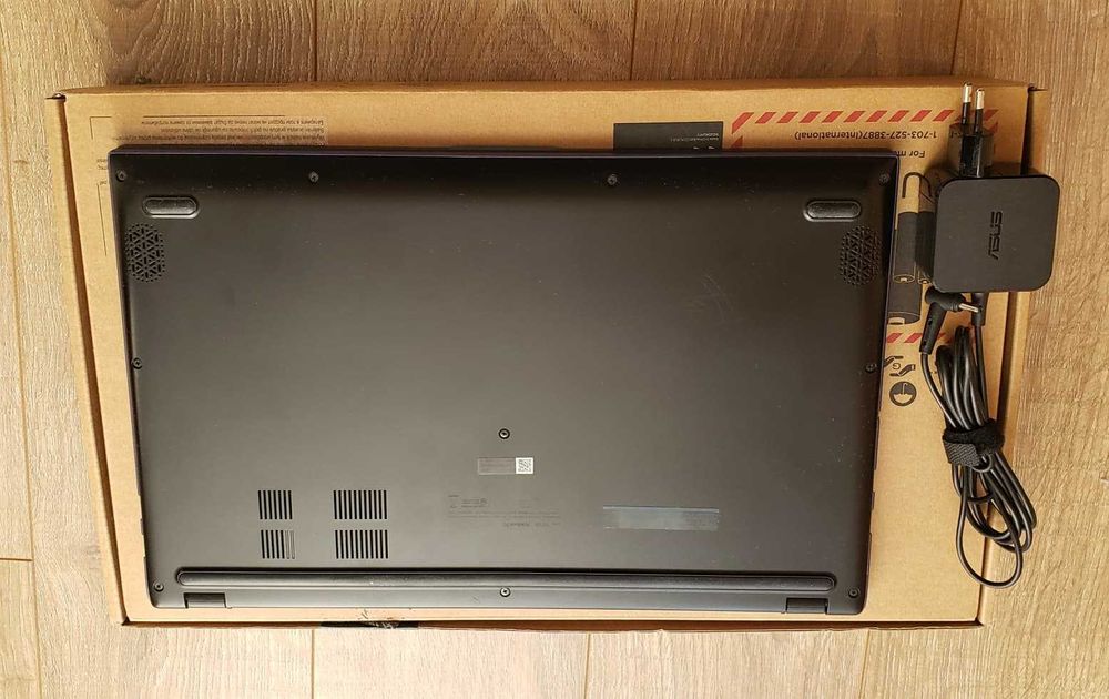 ASUS VivoBook R5-3500U