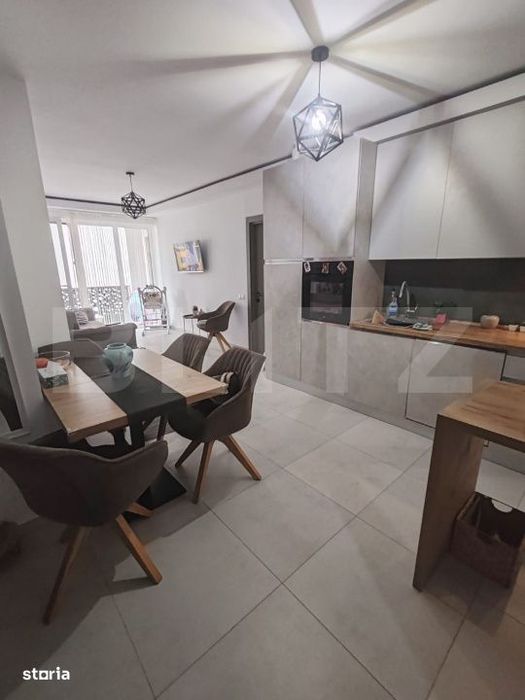 Apartament cu 3 camere, 63 mp, cu 2 bai si balcon mare, in zona Valea