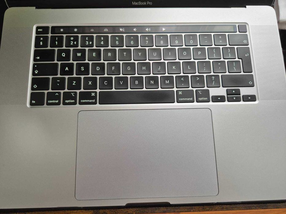 MacBook Pro 16 inch 2019 i7 6-Core 32GB RAM 500GB - Impecabil
