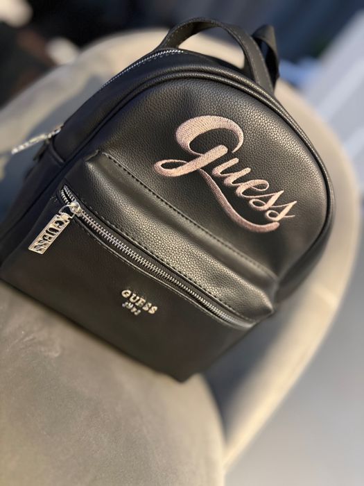 Дамска раничка Guess