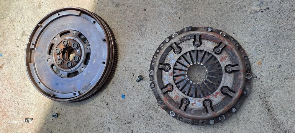 Съединител к-т с демпферен маховик АУДИ A-4/ Audi- 1.9тди 228мм.