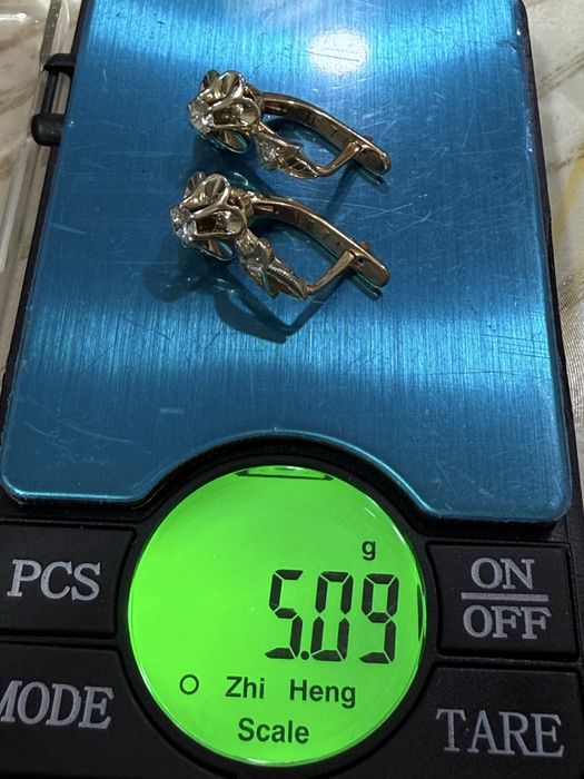 Бриллиант зирак сотилади