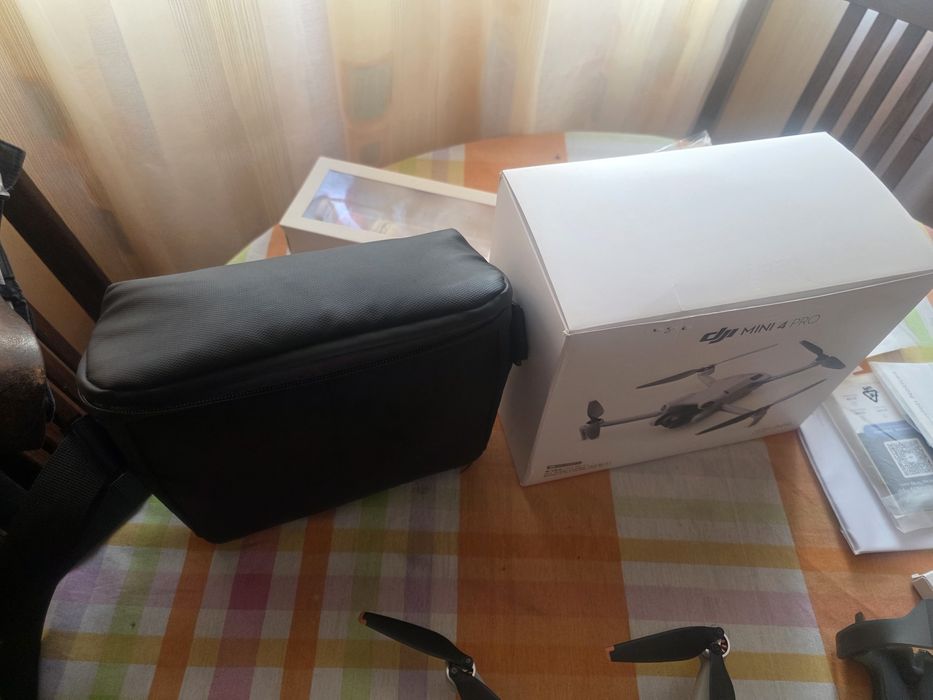 Дрон DJI Mini 4 Pro