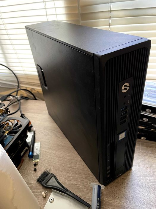 Unitate PC HP z240 I7 7700 Nvidia Quadro P400 2GB 256GB SSD 2TB HDD