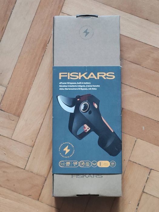 Foarfeca electrica fiskars ePruner M bypass