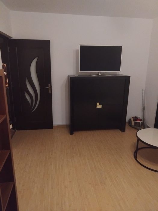 Închiriez apartament