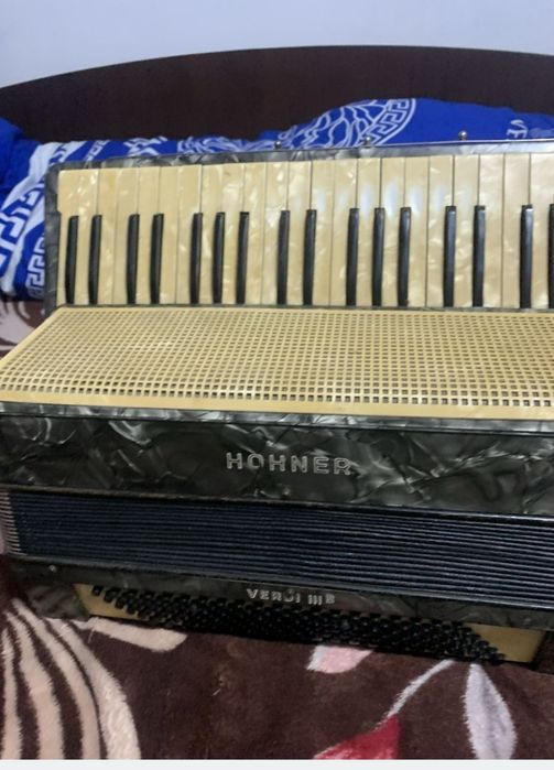 Acordeon Hohner cu 120 de basi 900 lei
in sita