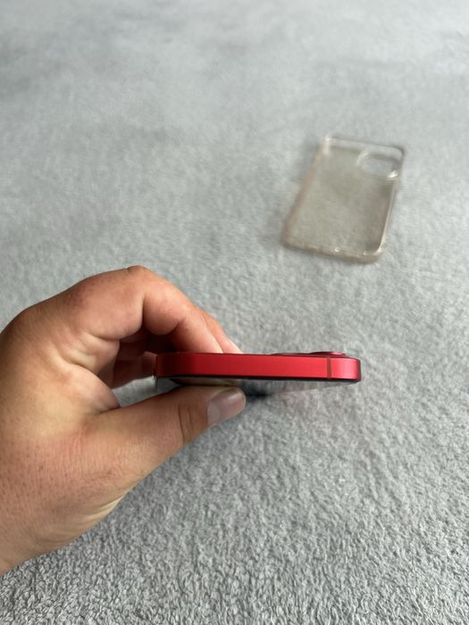 Vând iphone 13 red edition!