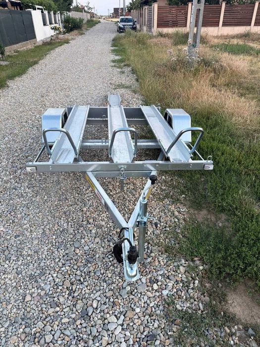 Închiriez remorcă transport motociclete – 3 locuri | 750 kg | Categoria B