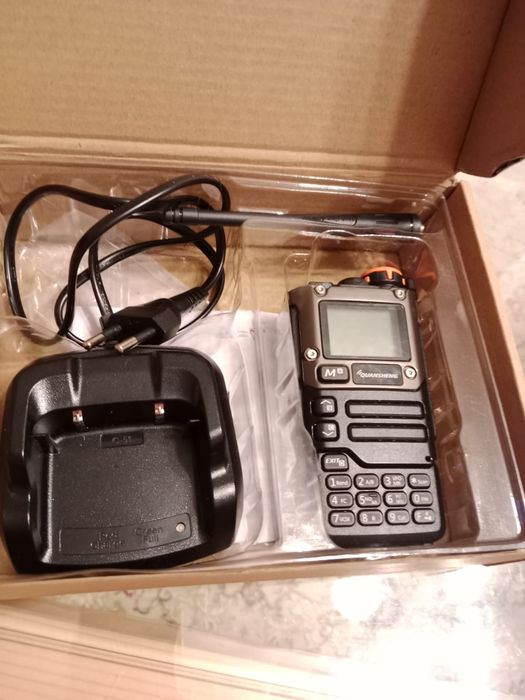 Рация портативная.
