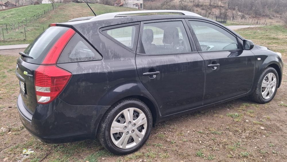 Vând Kia  Ceed 2011 1.4