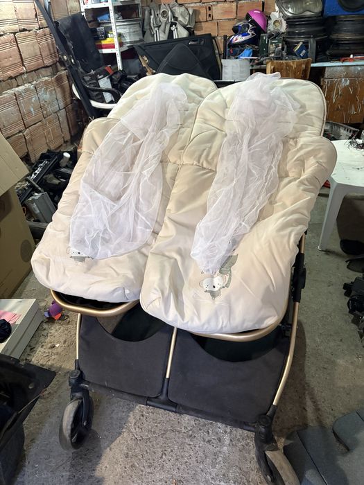 Количка за близнаци