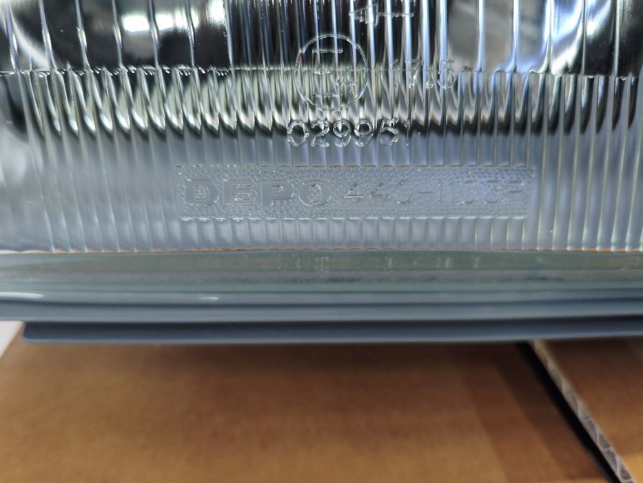 Продаю Фары передние Мерседес W124