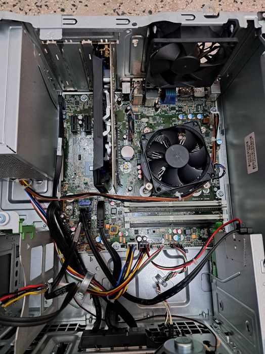 Пакет настолни компютри HP + монитори + периферия