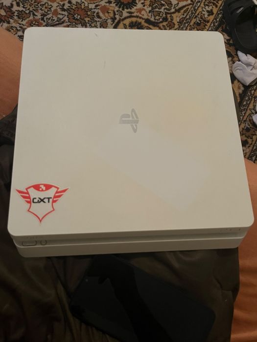 De vânzare PS 4 Slim