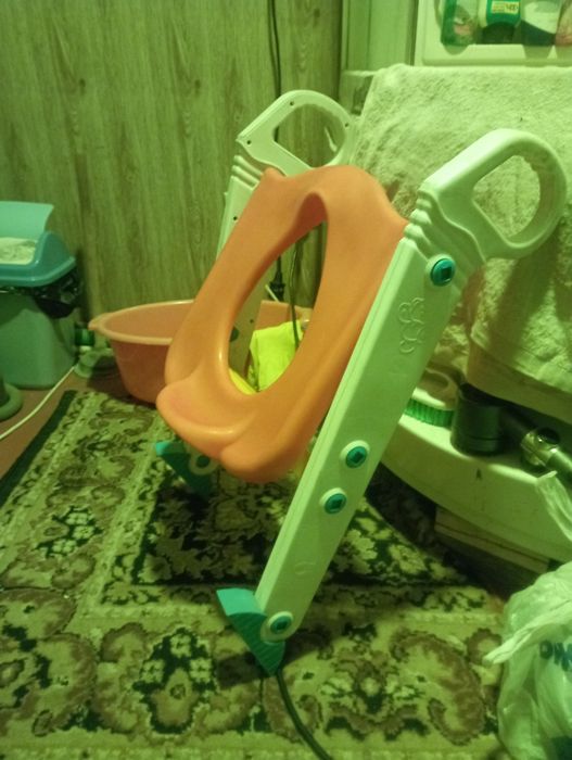 Продам детский стульчаг на унитаз
