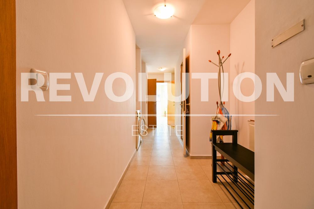 Дава се под наем Тристаен апартамент в София, Оборище - 140 кв.м за 800 € - Снимка #10