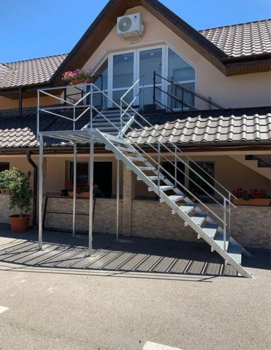 Scări Metalice Zincate – Super Rezistente!