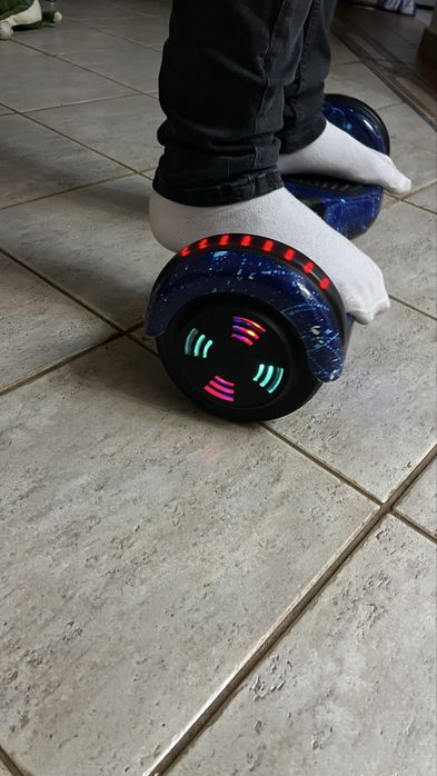 Hoverboard  cu lumini si bluetooth