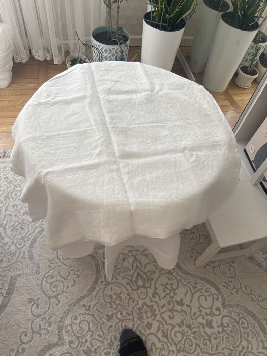 Льяная  белая скатерть