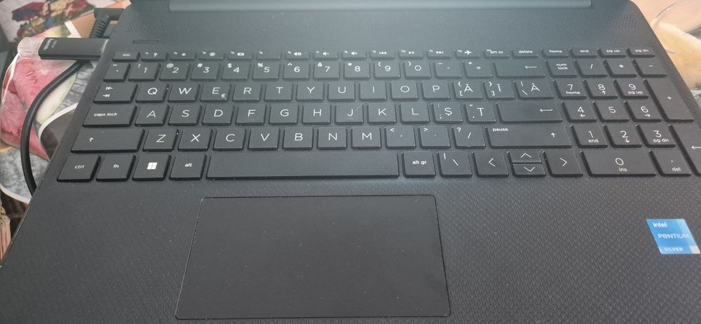 Laptop 2023 HP 15s-fq3012nq