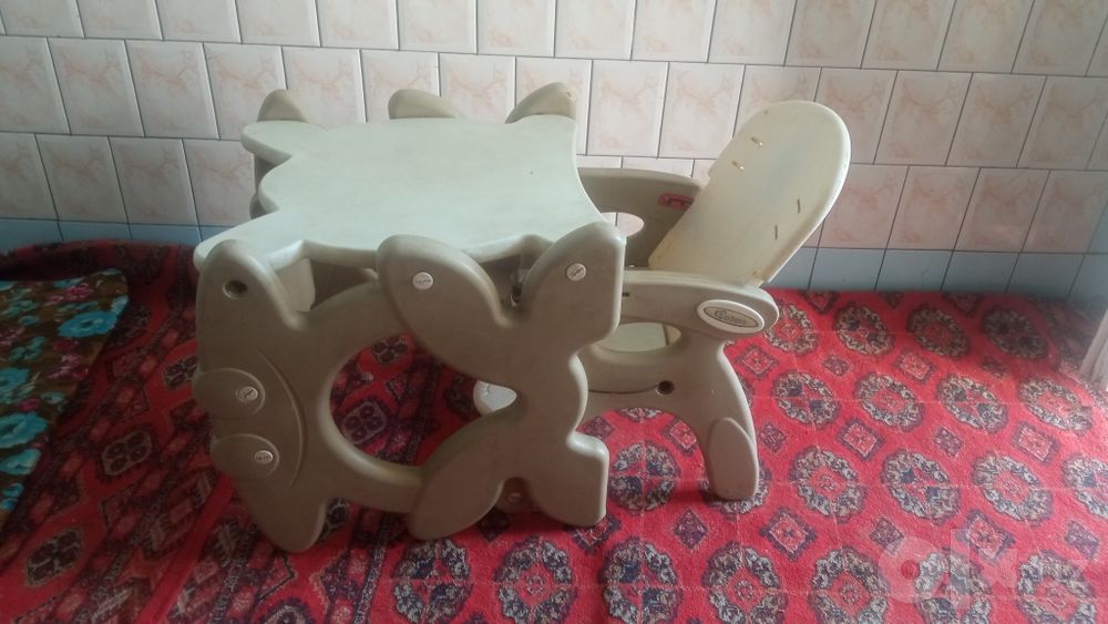 Detskiy stol va parta