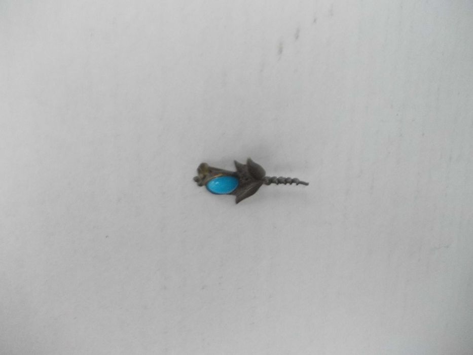 Brosa veche din argint cu piatra 1