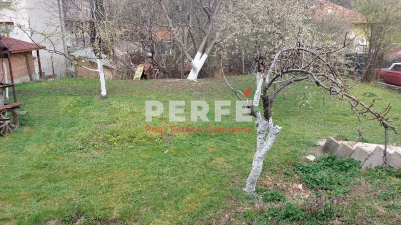 Продава се Къща в с. Панчарево, Област София-град - 635 кв.м за 851 €/кв.м - Снимка #2