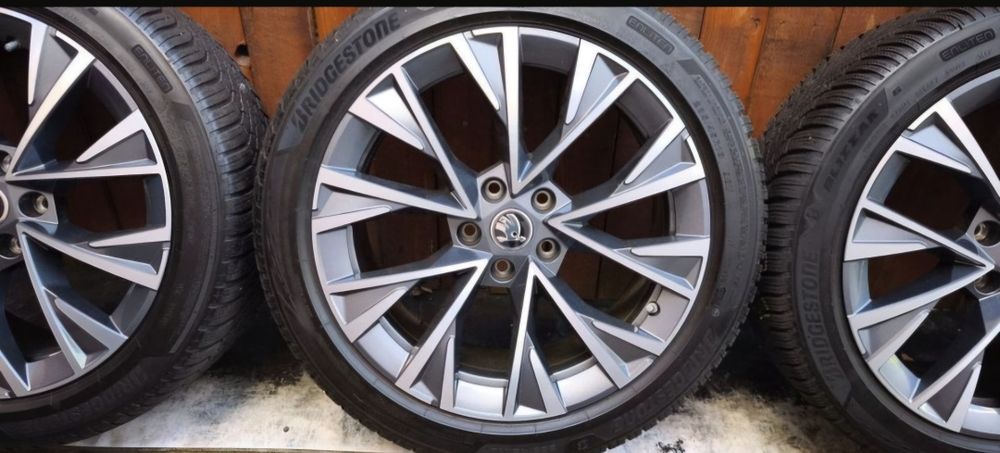 Set Roti Jante Iarna 18" Originale Skoda Superb 3 & 4, Dofida, Anvelope Bridgestone 235/45 R18